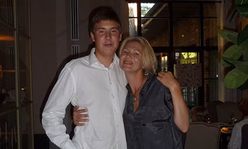 Mẹ con nữ tỷ phú Anastasia Sosina Novikova.