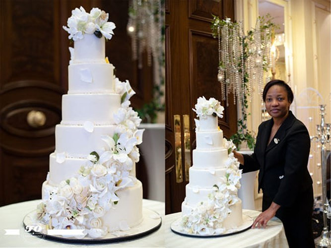 Chiếc bánh cưới trị giá 20 triệu USD này được thiết kế bởi Nahid Parsa để trưng bày trong chương trình Luxury Bridal Show tại California. Chiếc bánh này còn được trang trí thêm những viên kim cương đắt tiền. (Ảnh: Khám phá)