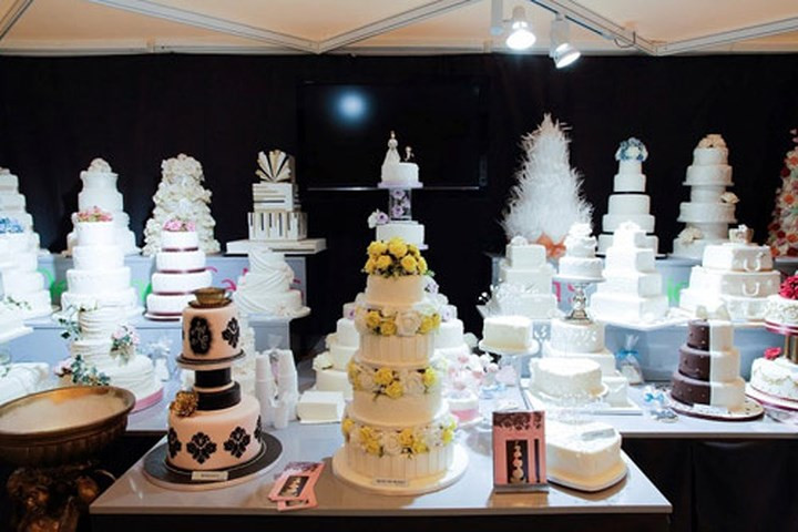 Chiếc bánh cưới trị giá 52,7 triệu USD được trưng bày tại triển lãm National Gay Wedding Show vào tháng 3/2013. 4.000 viên kim cương đã được các nhà thiết kế trang trí lên chiếc bánh cưới. (Ảnh: Khám phá)