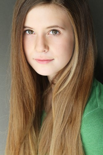 Từ nhỏ, Caroline đã được chú ý bởi gương mặt xinh đẹp, rạng rỡ cùng vóc dáng cao ráo, thanh mảnh. Cô tốt nghiệp trường cao đẳng Claremont McKenna ở California, Mỹ.