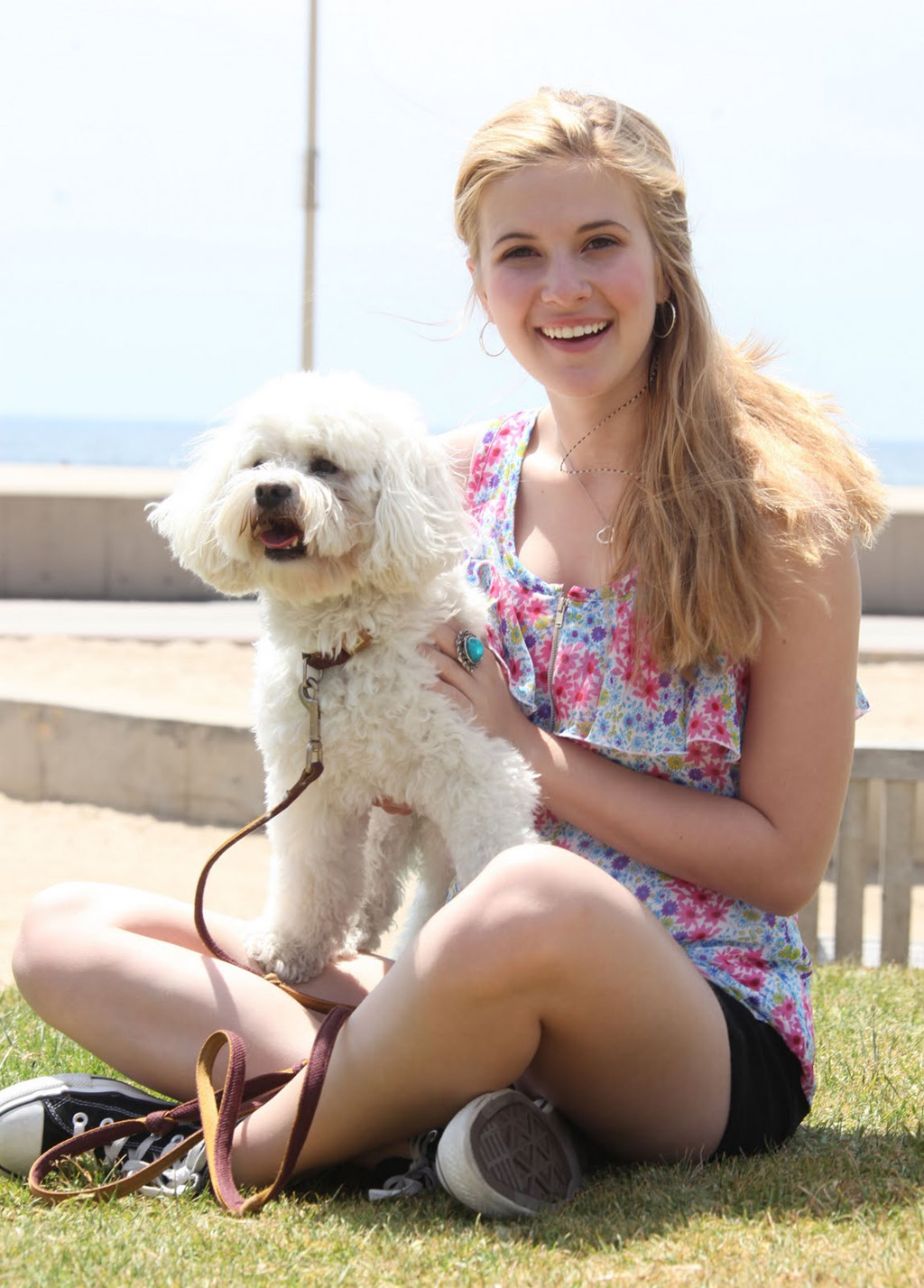 Năm 2013, Caroline Sunshine rời khỏi Disney để theo đuổi sự nghiệp diễn xuất nhưng không thành công. Sau đó, cô quyết định đi theo con đường chính trị khi tích cực tham gia các hoạt động xã hội ở Mỹ.