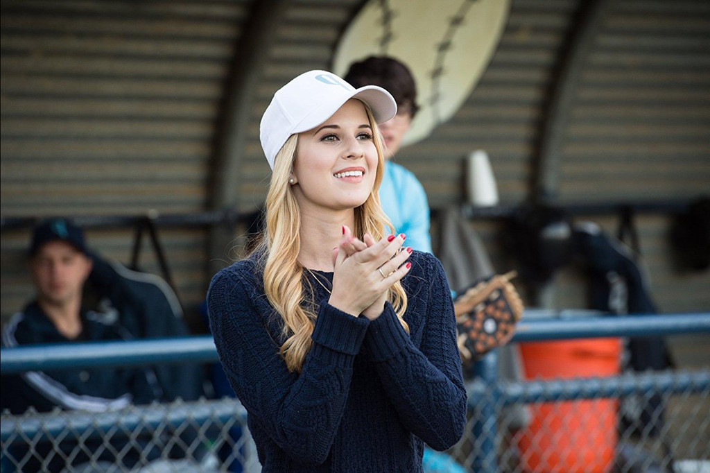 Trên Instagram cá nhân, Caroline Sunshine có đến gần 500.000 người theo dõi. Cô thường xuyên chia sẻ hình ảnh những hoạt động cộng đồng, xã hội của bản thân.