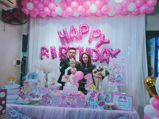 Sinh nhật 1 tuổi ý nghĩa của bé Ốc. Ảnh: NVCC.