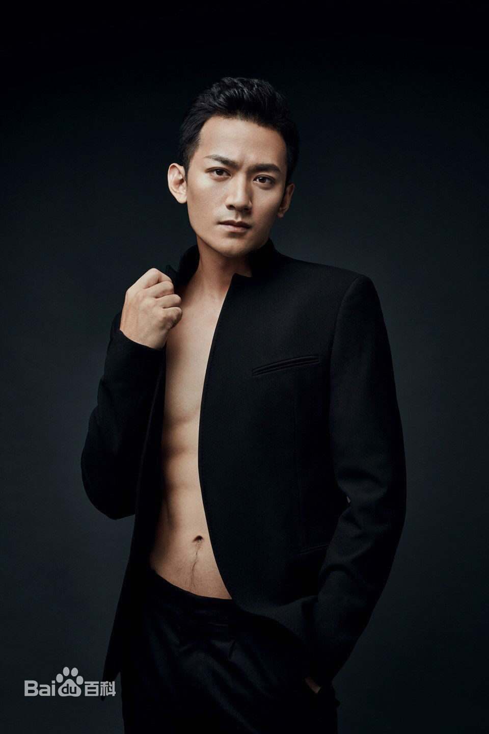 Dung nhan dan dien vien Thien Long Bat Bo 2019 gay tranh cai-Hinh-4