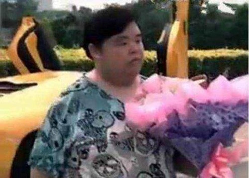 Gai xinh tu choi man to tinh giua pho cua thieu gia nha giau