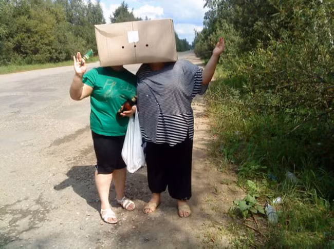 Chắc làm thế này cho đỡ lạc nhau.