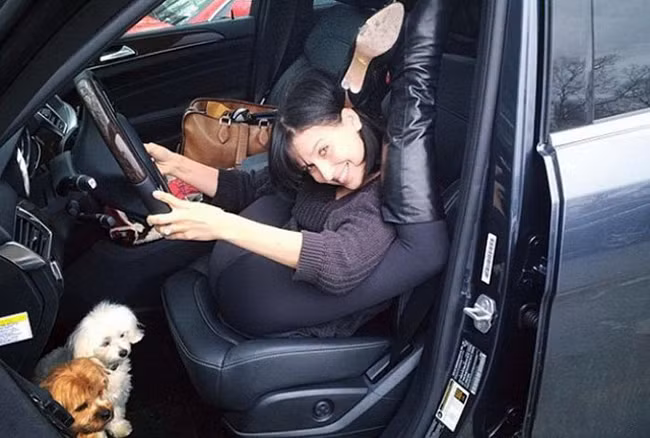 Cô nàng "bá đạo" lái xe cũng phải "truất".