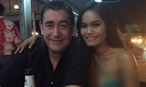 Hai vợ chồng khi còn hạnh phúc.