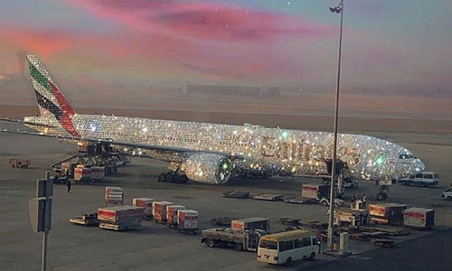 May bay phu kin kim cuong khien dan tinh xon xao