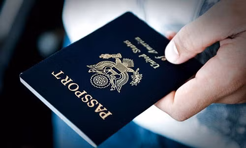 Bạn không bao giờ được phép quên hộ chiếu, giấy tờ tùy thân. (Ảnh minh họa)