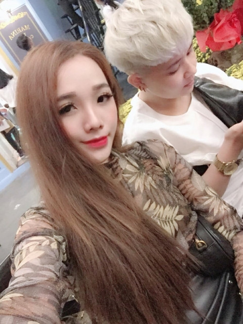 Trong hành trình come out hơn 2 năm, cả hai luôn nắm tay nhau cùng vượt qua khó khăn.