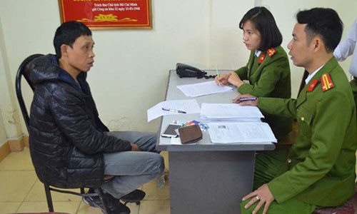 Đối tượng Sơn bị bắt giữ khi đến lấy thẻ căn cước công dân.