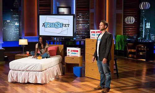 Maxwell Cohen giới thiệu "đứa con cưng" AfreSheet tại chương trình Shark Tank Mỹ năm 2015.