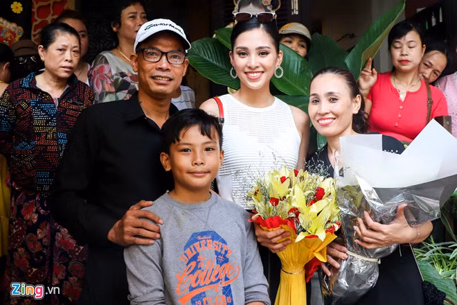 Tieu su gia dinh kho khan cua hoa hau Tran Tieu Vy-Hinh-2