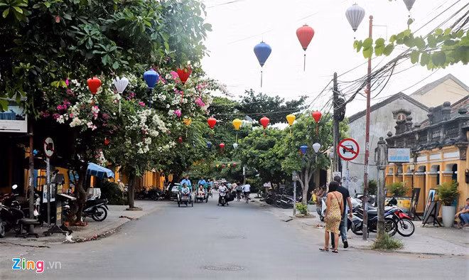 Tieu su gia dinh kho khan cua hoa hau Tran Tieu Vy