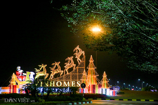 Khu Vinhomes ở Long Biên vẫn như mọi năm đều khoác cho mình chiếc áo rất rực rỡ.