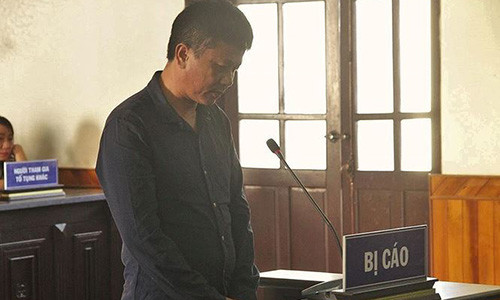 Xet xu nguoi dan ong nem min vao nha nu giao vien