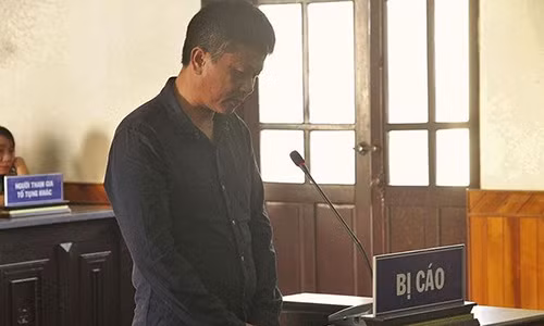 Xet xu nguoi dan ong nem min vao nha nu giao vien