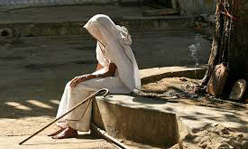 Mẹ đẻ của Suman đau đớn trước cái chết của con gái.