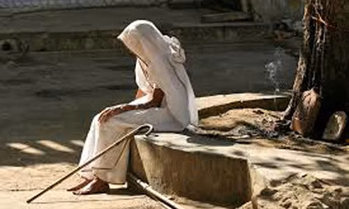 Mẹ đẻ của Suman đau đớn trước cái chết của con gái.