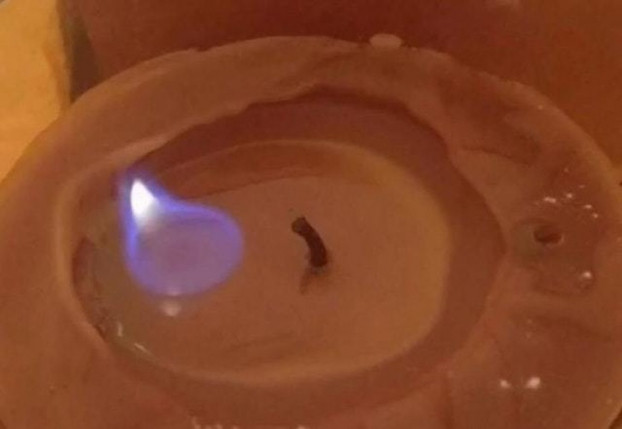 Nến có thể cháy theo cách bạn không ngờ tới.