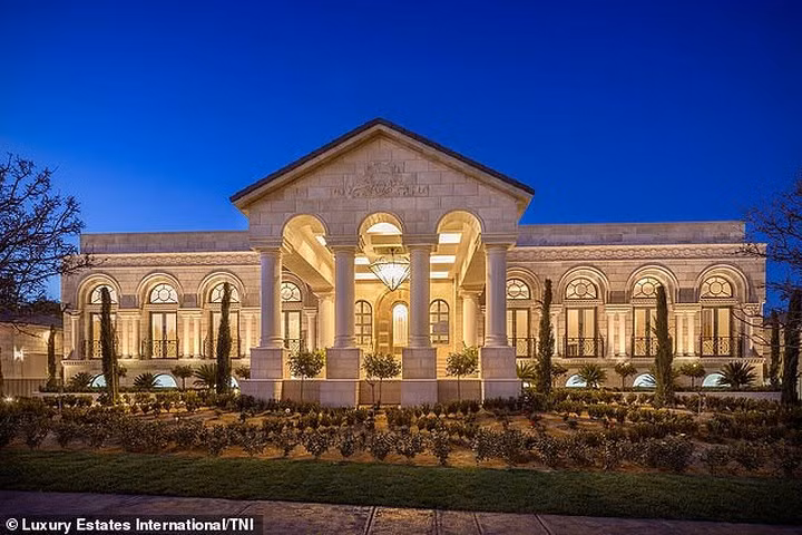 Biệt thự có diện tích đến 5,7 ha, với tổng cộng 20 phòng.