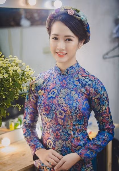 Ha Viet Dung cuoi vo hot girl sau 2 thang quen-Hinh-3