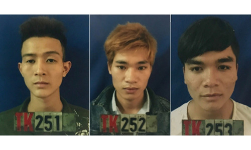 Vi Văn Kiều (ngoài cùng bên trái) và 2 đối tượng tại cơ quan công an.