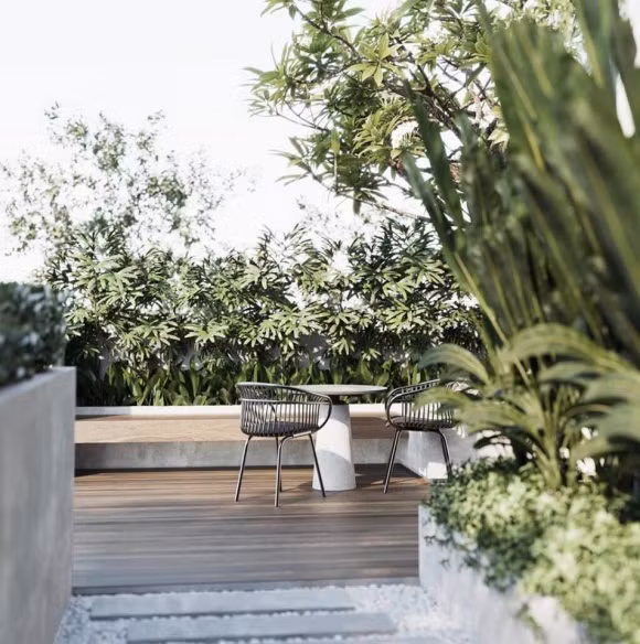 Được biết, căn hộ của vợ chồng Huyền Baby nằm ở trung tâm quận 1, trị giá gần 5 triệu USD (khoảng gần 114 tỉ đồng). Tầng 1, Huyền Baby tận dụng làm nơi kinh doanh, từ tầng hai là không gian sống của gia đình cô. Qua ảnh, có thể thấy nội thất trong căn hộ rất sang trọng, hiện đại. Trong đó, những góc nhà được Huyền Baby ưa thích nhất trong căn hộ là phòng khách và phòng để đồ hiệu.