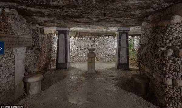 Những hầm chứa đầy xương người ở dưới lòng Paris