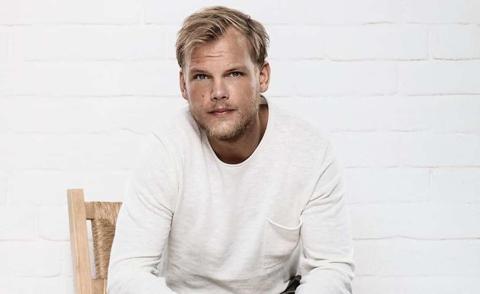 Avicii: DJ và nhà sản xuất âm nhạc người Thụy Điển Avicii, tên thật là Tim Bergling, qua đời hồi tháng 4 ở tuổi 28. Nghệ sĩ được đề cử giải Grammy được tìm thấy đã chết tại Muscat, Oman, do sức khỏe yếu vì uống nhiều rượu. Đại diện gia đình ngôi sao quá cố đưa ra tuyên bố: “Chúng tôi yêu cầu mọi người hãy tôn trọng sự riêng tư trong thời điểm khó khăn này".