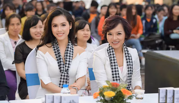 A hau Hoang My ke chuyen mao hiem o Israel