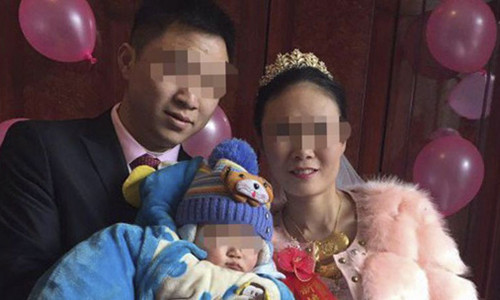 Một người đàn ông trẻ tuổi ở Trung Quốc đã qua đời vì bị ép uống rượu, bỏ lại người vợ mới cưới và đứa con nhỏ tuổi. Ảnh: Sohu.com