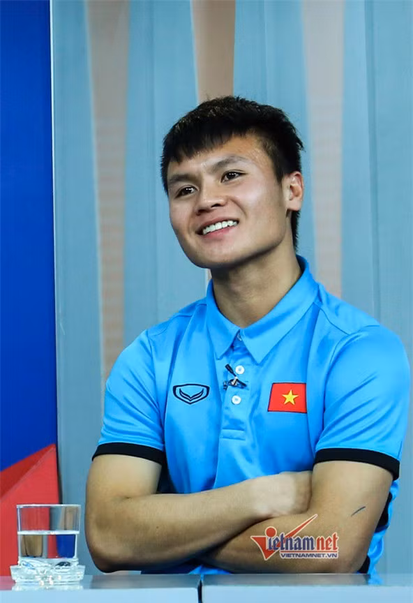 Vẻ điển trai của cầu thủ số 19 Nguyễn Quang Hải.