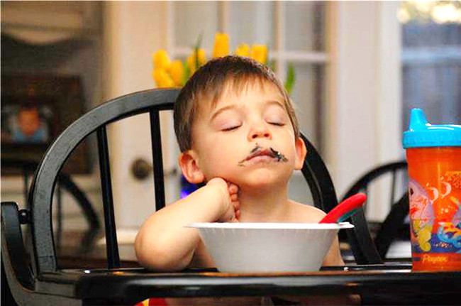 Thôi thì nhắm mắt nghỉ ngơi tí dậy ăn tiếp.