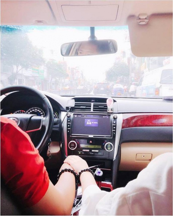 Giang Hong Ngoc vuong nghi van bau bi sau khi ra mat ban trai-Hinh-5