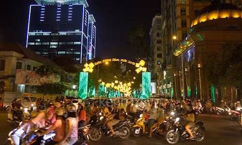 Đi chơi đêm nhiều sẽ có nguy cơ mắc bệnh ung thư do phơi nhiễm đèn Led. Ảnh minh họa