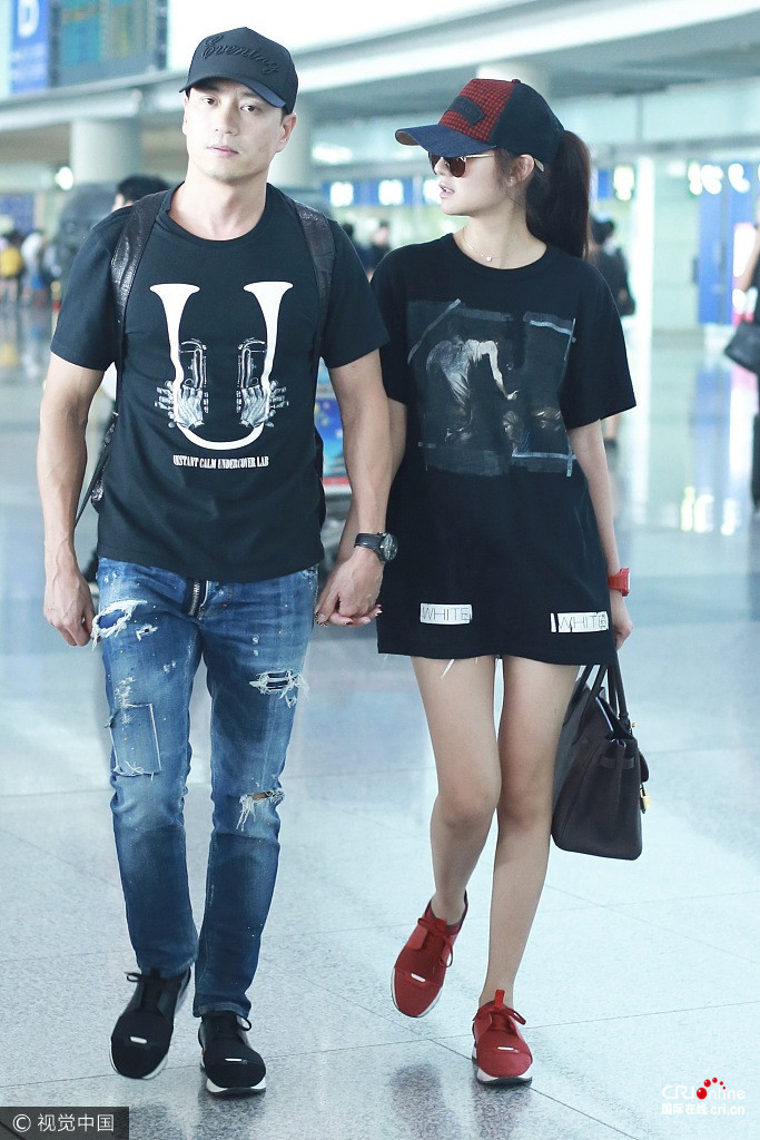 Hai vợ chồng thường xuyên đi du lịch cùng nhau.