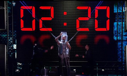 Matt Johnson và tiết mục mạo hiểm.