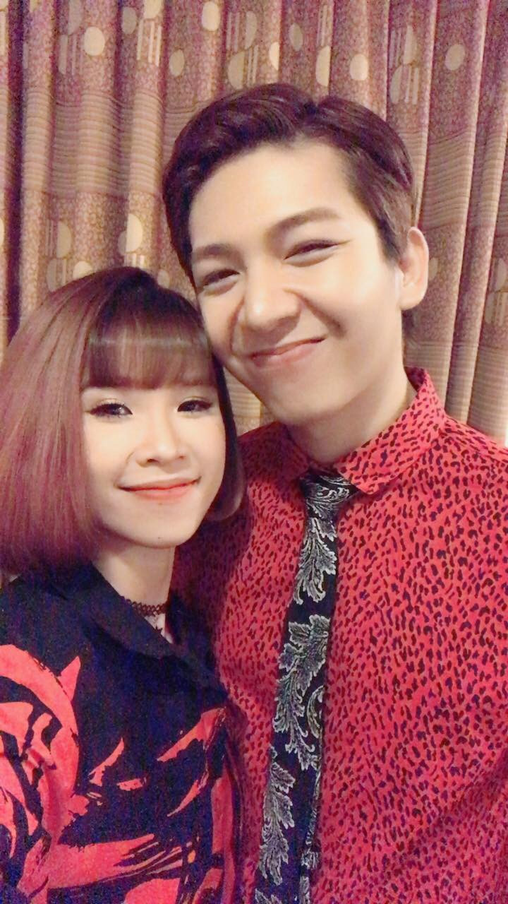 Nhiều khán giả còn nhận xét từ sau khi kết hôn vào tháng 11/2017, thần sắc của Khởi My tươi trẻ hơn trước. Cô cũng đổi sang kiểu tóc ngắn như nữ sinh. Sau đám cưới, cả hai dành thời gian đi chơi một tháng trước khi trở lại với công việc.