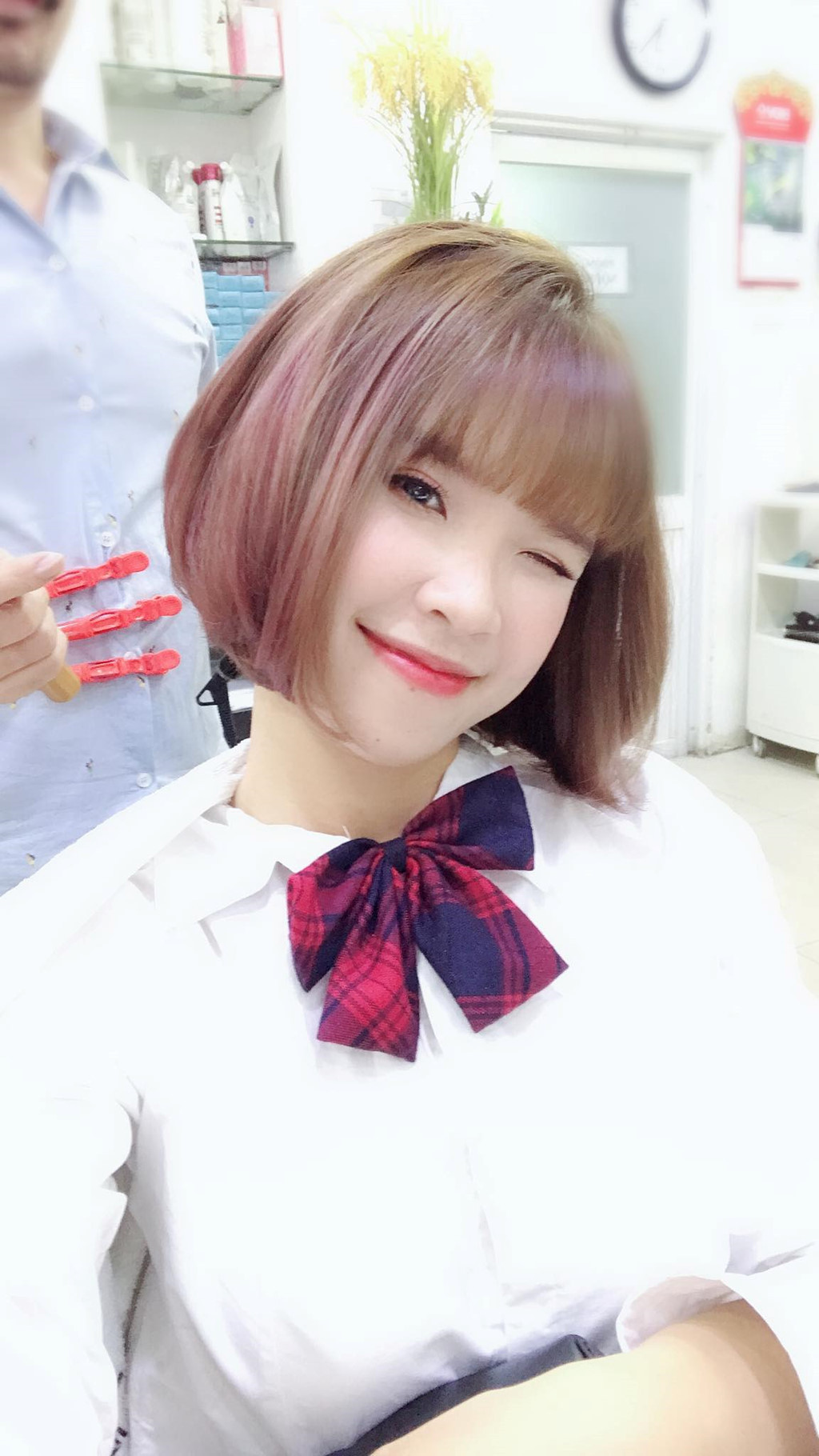 Một fanpage của người hâm mộ viết về nữ ca sĩ: "Một ca sĩ nhỏ nhắn, dễ thương, hay cười, có giọng hát trong veo và truyền cảm, không scandal, một MC không được đào tạo qua trường lớp nhưng thông minh, lanh lợi, khéo léo, có duyên". Trong những lời chúc, hầu hết người hâm mộ đều nêu ra đặc điểm "11 năm không scandal" và ngoại hình trẻ măng như teen của Khởi My.