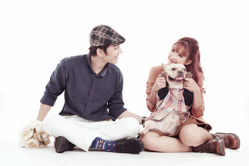 Khởi My cũng tự hào bản thân là ca sĩ quen thuộc ở các hội chợ tỉnh. Gần đây, cô thể hiện sự đồng tình với đàn anh Trương Đan Huy khi cho rằng nghệ sĩ đi hát là để mang lại niềm vui cho khán giả, không nên có cái nhìn phân biệt với ca sĩ hội chợ.