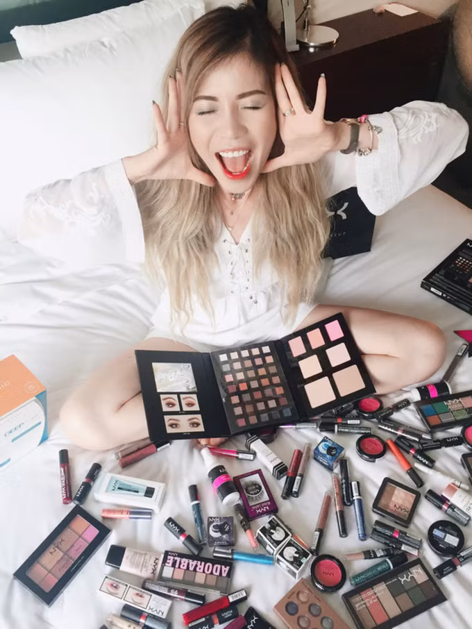 Changmakeup từng khiến nhiều chị em ghen tị với hơn 300 thỏi son.