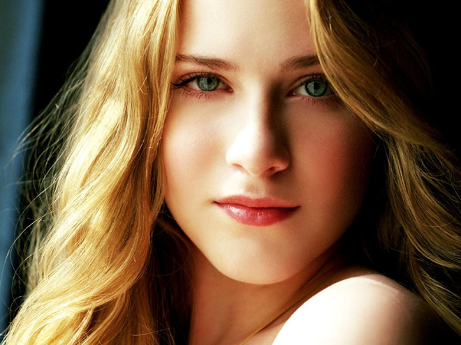 Nhan sắc rực rỡ của Evan Rachel Wood thời 20. Ảnh: Rolling Stone.