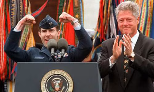 Cựu Tổng thống Mỹ Bill Clinton trong buổi lễ vinh danh O'Grady.