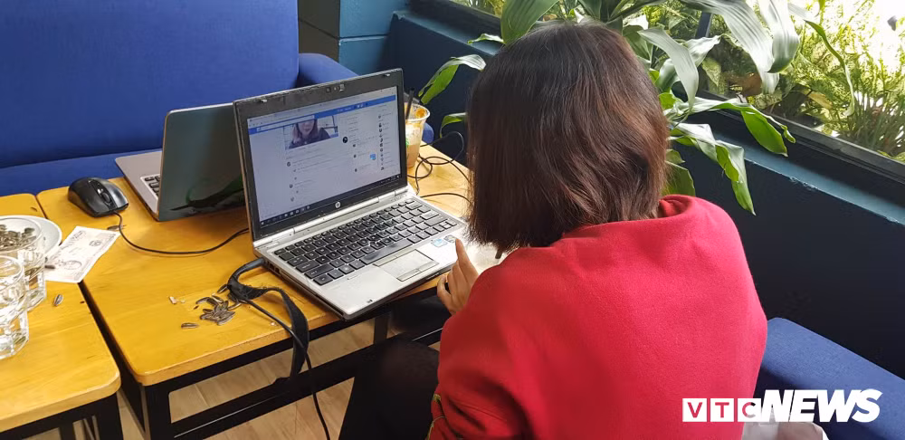 Đa phần các shop quy mô 1-2 cửa hàng, nên chủ yếu là chủ shop tự làm các hoạt động tiếp thị.