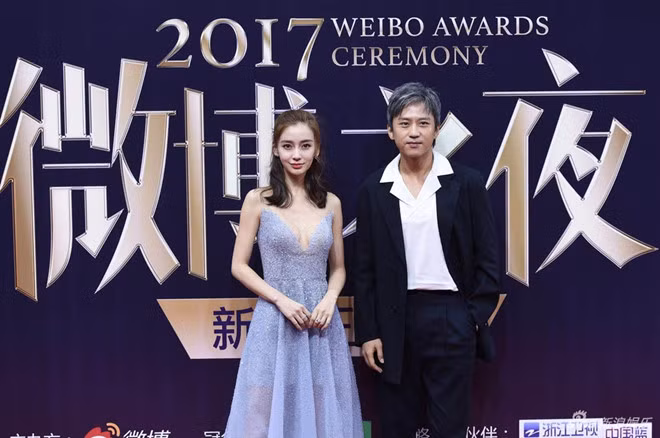 Nữ diễn viên Angelababy và Đặng Siêu, bộ đôi Running Man bản Trung, sánh đôi trên thảm đỏ.