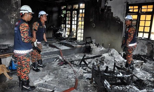 Cảm động người cha chết khi vẫn ôm con trong vòng tay giữa đám cháy ảnh 1