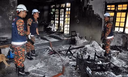 Cảm động người cha chết khi vẫn ôm con trong vòng tay giữa đám cháy ảnh 1