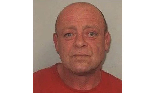 Desmond bị đấm chết tại chỗ.